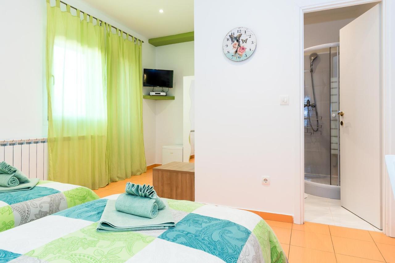 Guest House Slatki Snovi Knin Exterior foto