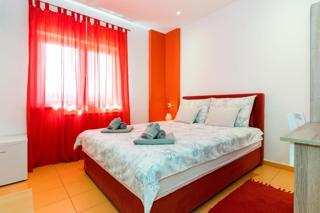 Guest House Slatki Snovi Knin Exterior foto