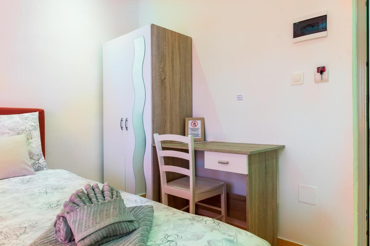 Guest House Slatki Snovi Knin Exterior foto