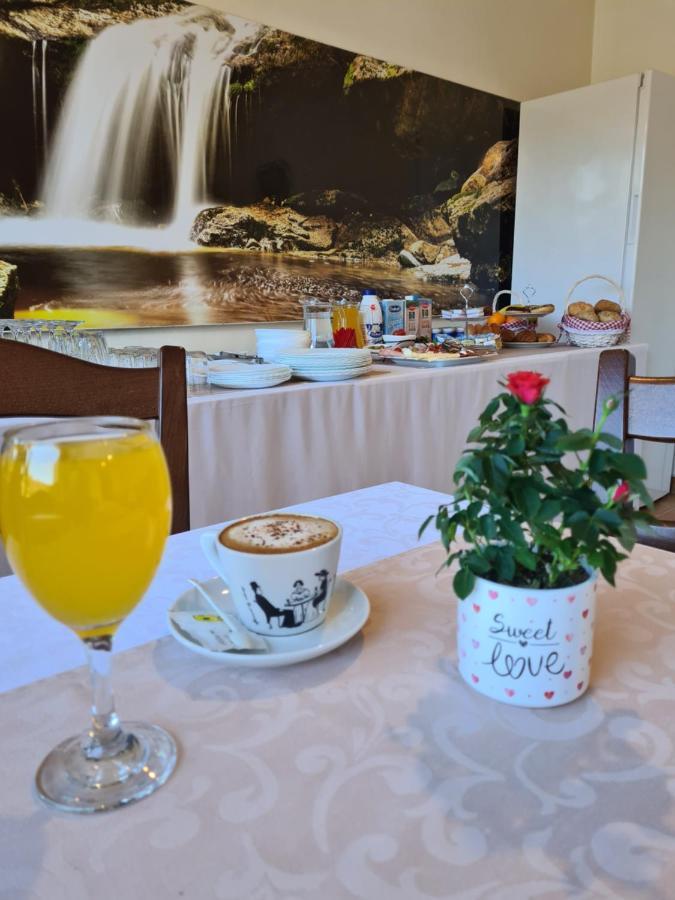 Guest House Slatki Snovi Knin Exterior foto