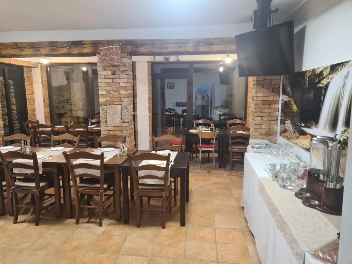 Guest House Slatki Snovi Knin Exterior foto