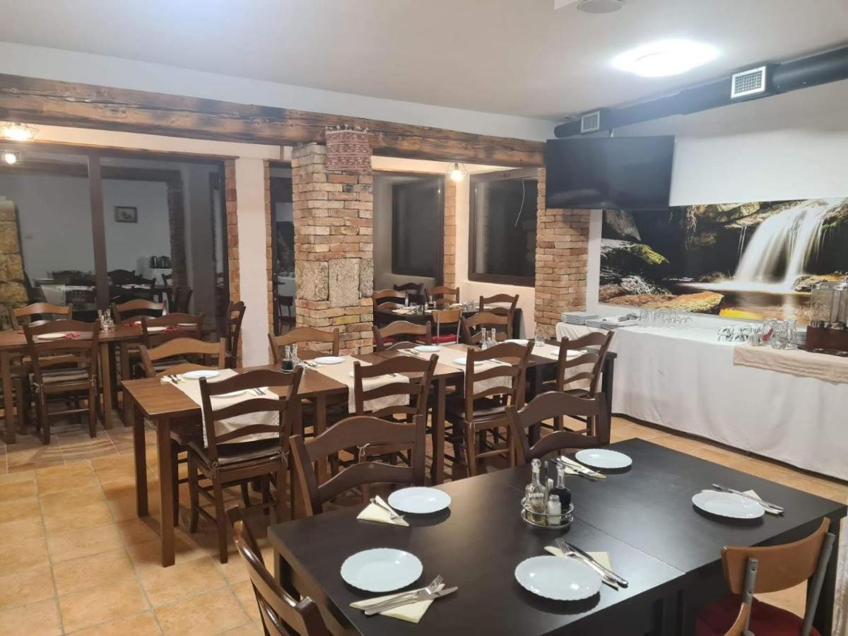 Guest House Slatki Snovi Knin Exterior foto