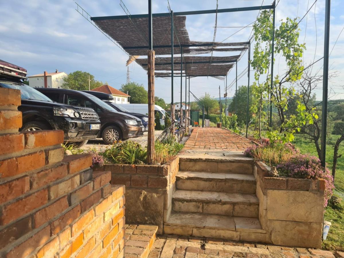 Guest House Slatki Snovi Knin Exterior foto