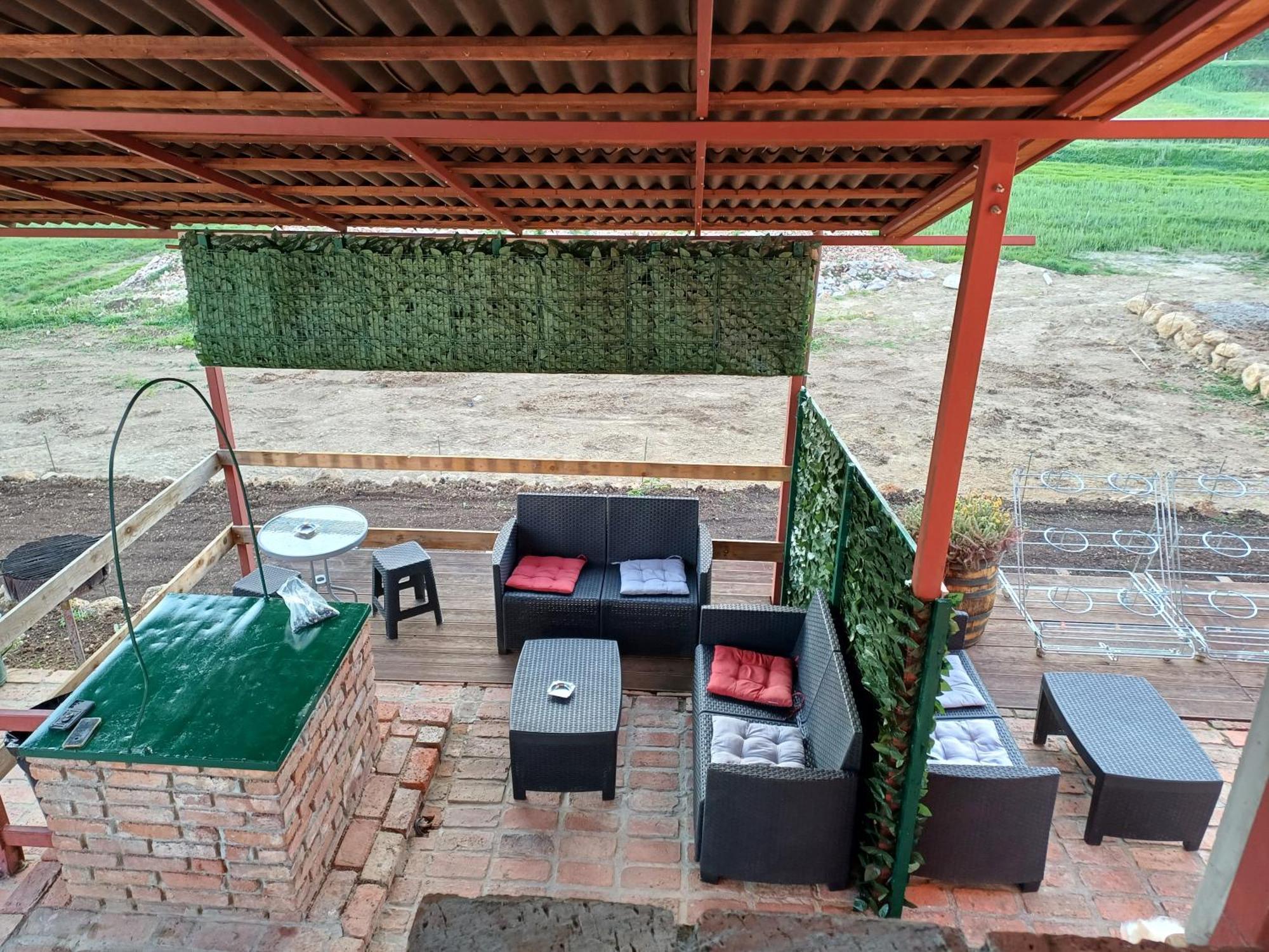 Guest House Slatki Snovi Knin Exterior foto