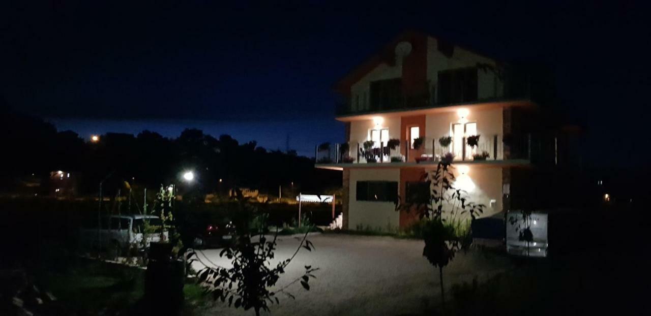 Guest House Slatki Snovi Knin Exterior foto